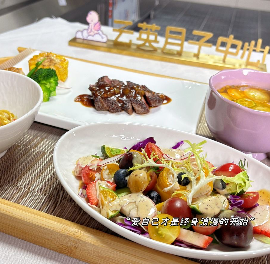 Yunying table presentation: fruit salad, beef, corn, noodles and drinks